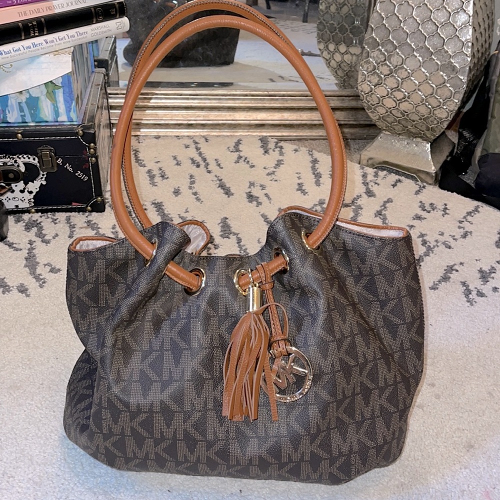 Michael Kors Medium East Wing Signature Tote